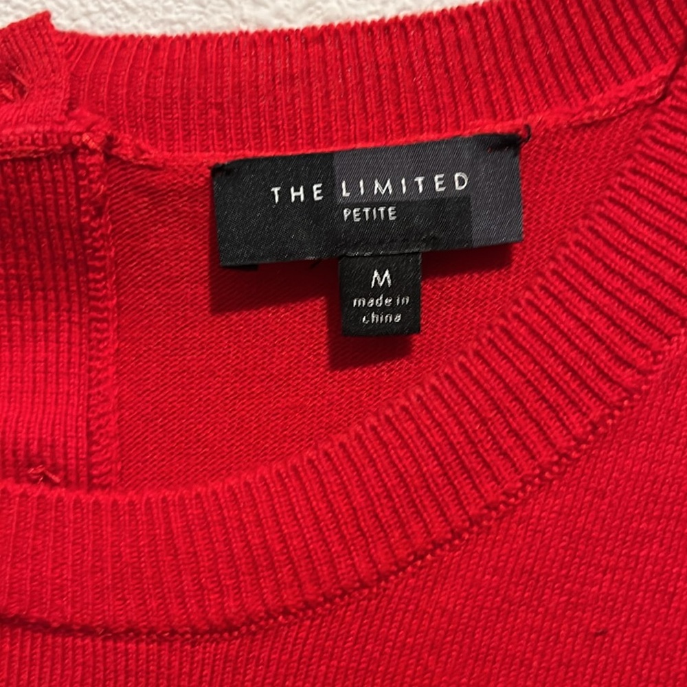 Red short sleeved sweater. - Picture 3 of 4